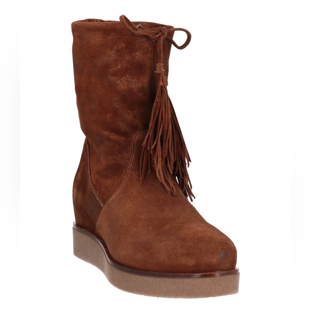 NWOT Faux Suede Boots with Tassle Knot, by UNISA Size 9 (US)